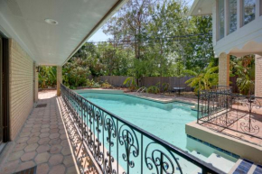 Poolside Oasis Near Medical Center and NRG Stadium!